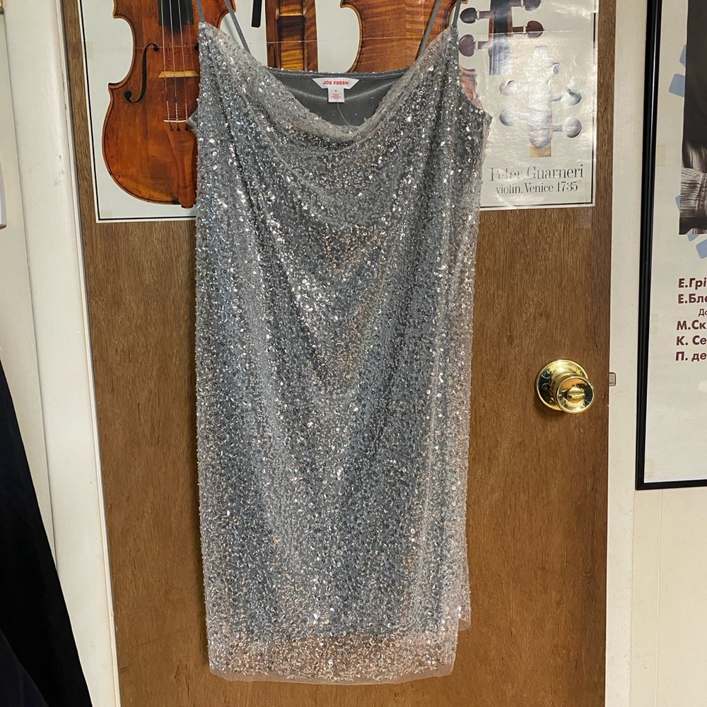 Beatifull cocktail dress, size M. Joe fresh .